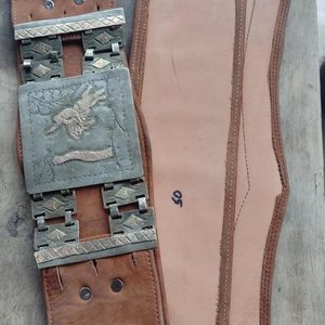 Rastra de cuero y metal con detalles en plata y oro - imagen 2