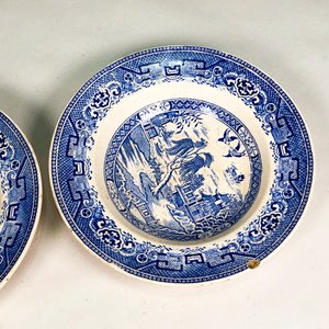 Dos Platos de Porcelana "Willow L" Blancos y Azules - Industria Uruguaya - imagen 3