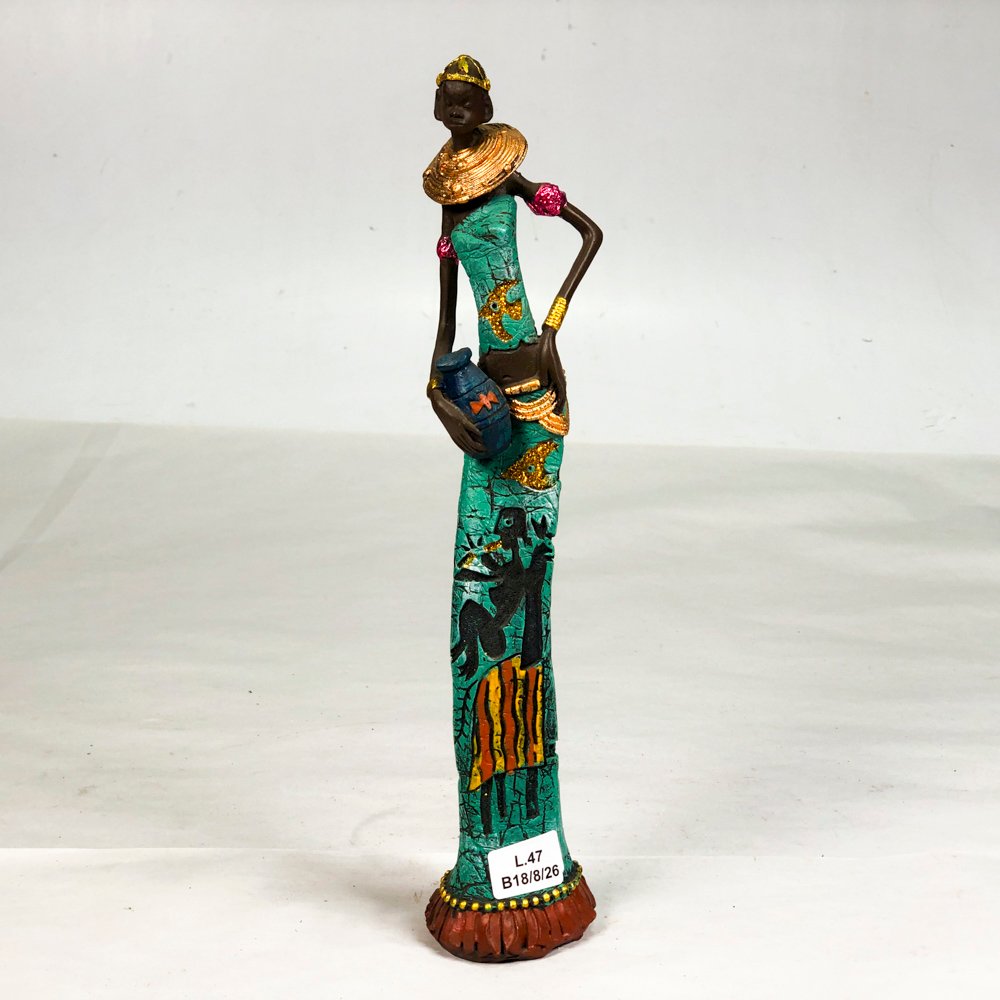 Figura Africana Decorativa en Pasta Celeste con Detalles Dorados y Rojos