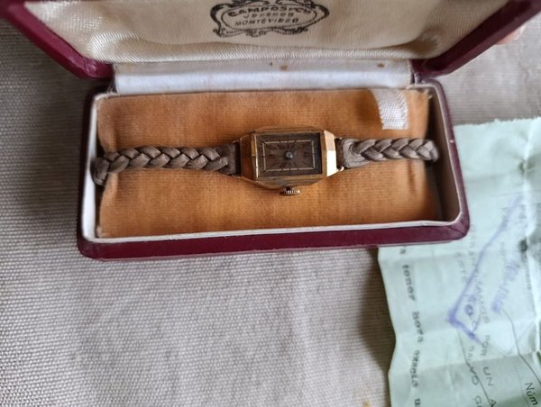 Reloj Antiguo de Dama Chapado en Oro con Correa de Cuero Trenzado y Boleta de Compra 1944 - imagen 1