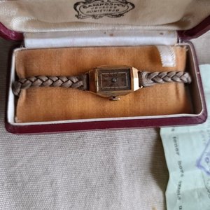 Reloj Antiguo de Dama Chapado en Oro con Correa de Cuero Trenzado y Boleta de Compra 1944 - imagen 1