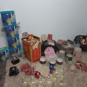 Lote anterior: Lote Variado: Porta Abanicos, Portaretratos, Alpargatas y Adornos Navideños