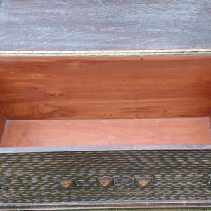Baúl Antiguo de Madera Maciza Labrada con Tapa - imagen 4