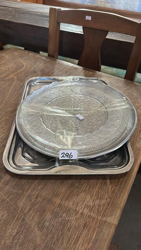 Lote anterior: Bandejas de Metal con Diseño Embajado