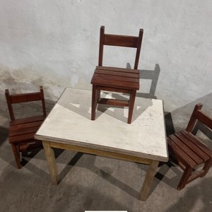 Juego de Mesa y Sillas de Madera para Niños - imagen 1