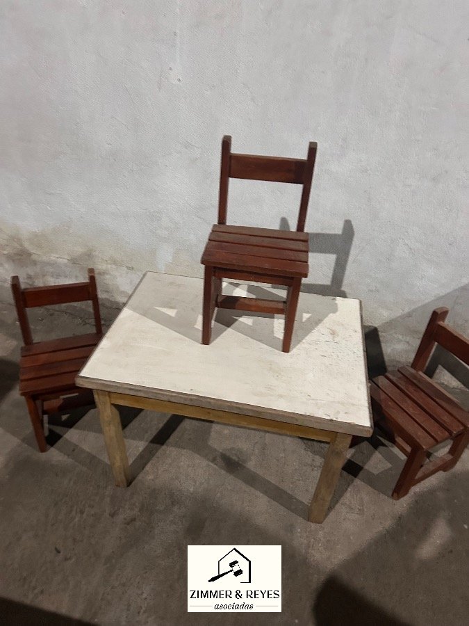 Juego de Mesa y Sillas de Madera para Niños