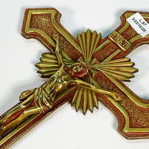 Crucifijo de Bronce Pintado en Rojo - imagen 2