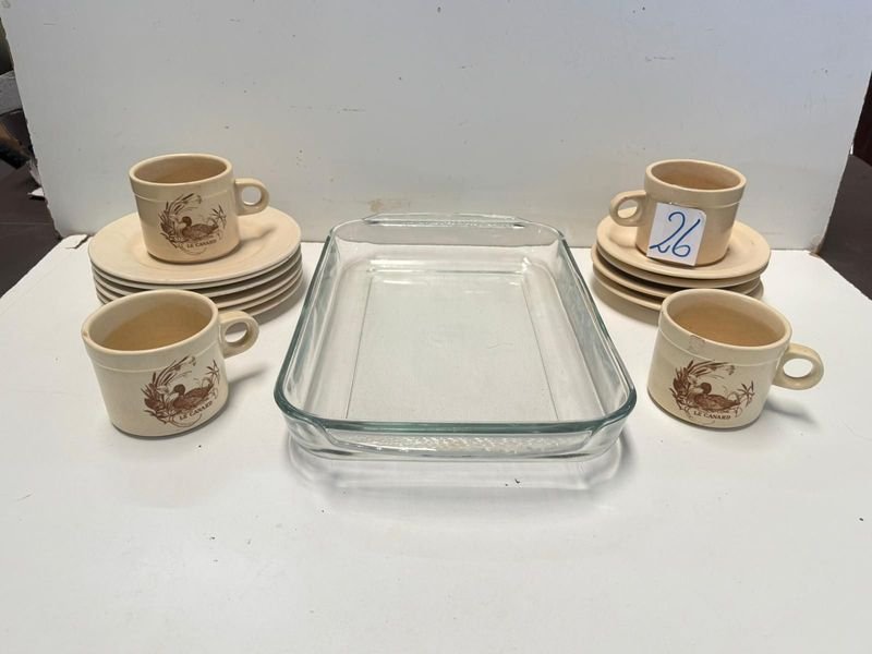 Conjunto de Tazas de Cerámica con Platillos y Fuente de Vidrio - imagen 2