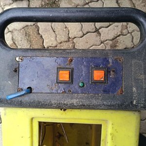 Lavadora y fregadora de pisos profesional Dixter Super Kliner 550. Equipo robusto de alta productividad diseñado para limpiar y secar superficies medianas a grandes en una sola pasada, optimizando drásticamente los tiempos de trabajo - Con Detalles Se Vende a al Vista - imagen 10