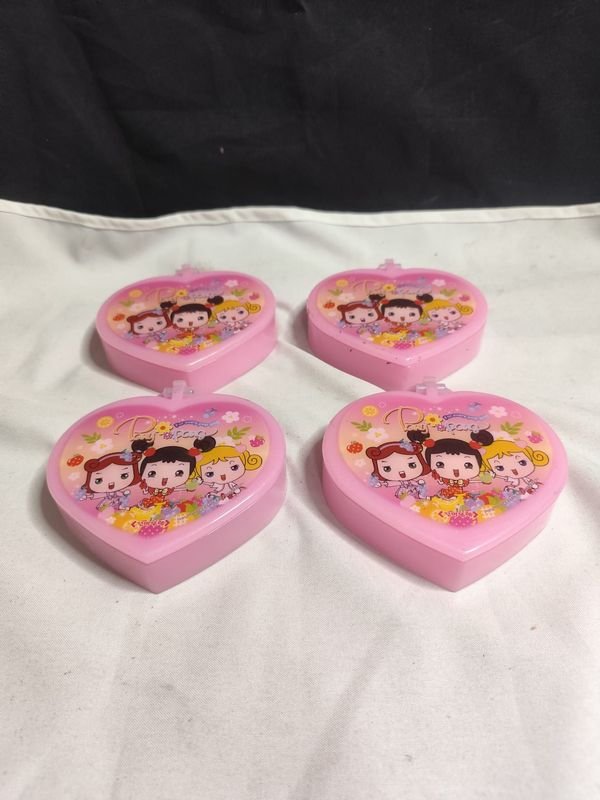 Juguetes de plástico con detalles y mecanismos - imagen 3