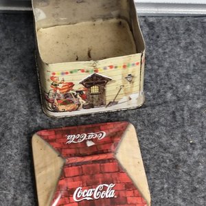 Lata Coca-Cola Decorada Estilo Navideño con Vela Aromática - imagen 2