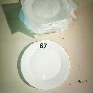 Lote siguiente: 12 Platos Llanos de Loza Blanca, 23 cm