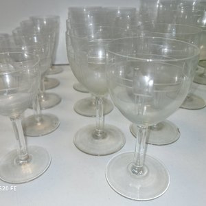Juego de 37 Copas de Cristal Transparentes y Verdes de Varios Diseños - imagen 4