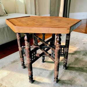 Mesa Turca Antigua Hexagonal con Incrustaciones de Hueso y Nácar - imagen 1