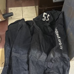 Lote siguiente: Dos Bolsos Grandes de Tela Negra