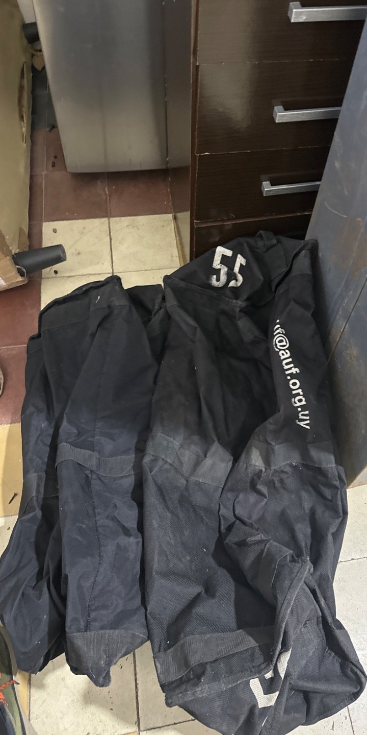 Dos Bolsos Grandes de Tela Negra