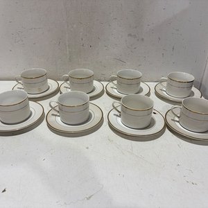 Lote anterior: Juego de 8 Tazas de Té con Platito y Borde Dorado