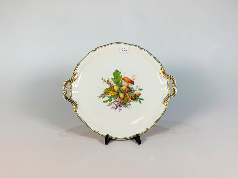 Plato de Porcelana Rosenthal "Chippendale" con Decoración de Frutos y Asas