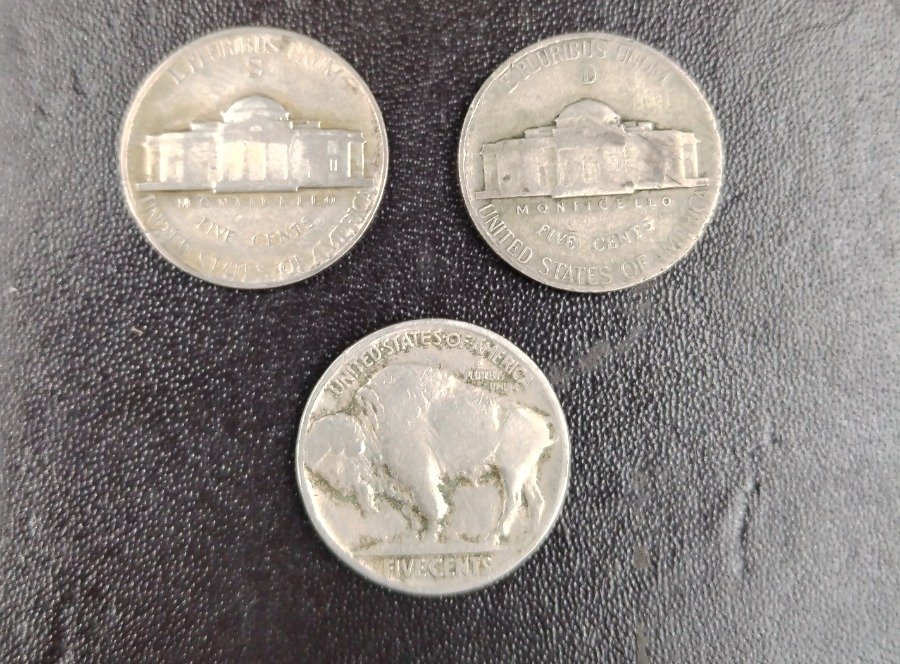 3 Monedas de Plata de EE. UU. de 1945 y Búfalo