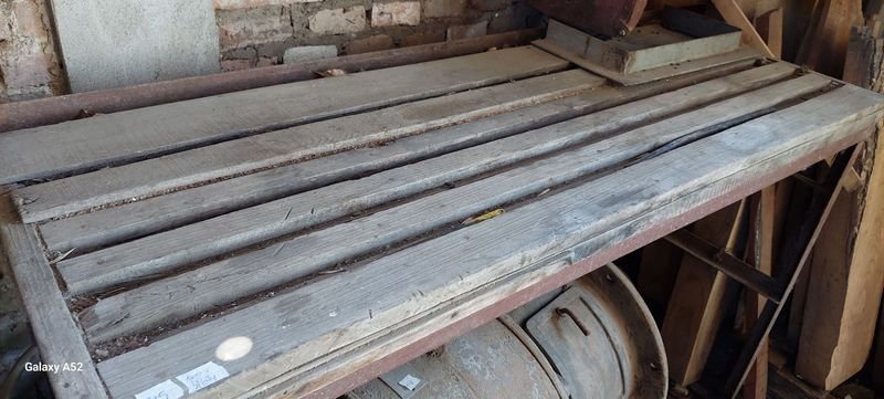 Mesa de trabajo con motor eléctrico en mal estado - imagen 5