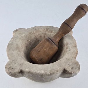 Mortero de Mármol con Mano de Aluminio - imagen 2