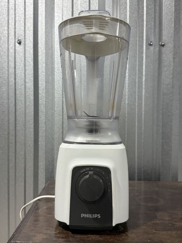 Licuadora Philips Blanca con Panel Negro y Vaso Transparente