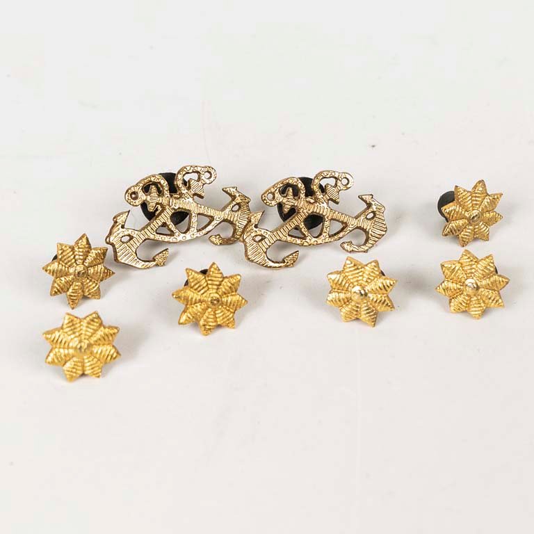 Lote siguiente: Insignias Militares de Bronce