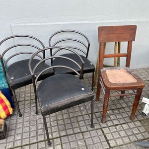 Catre Plegable de Aluminio con 3 Sillas de Hierro y Cuerina, Banqueta y Matera - imagen 5