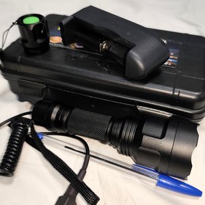Linterna LED Recargable Arye Metálica con Doble Encendido y Estuche - imagen 3