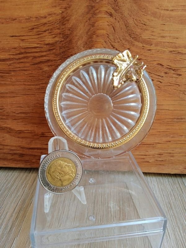Cenicero en Cristal con Corte de Diamante y Guarda de Bronce - imagen 2