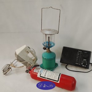 Lote anterior: Farol a gas, radio portátil y batidora eléctrica