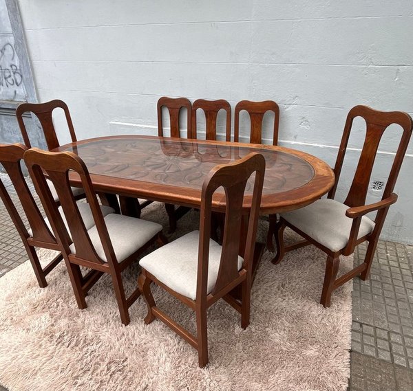 Juego de Comedor: Mesa Oval de Madera Tallada con Tapa de Vidrio y 8 Sillas - imagen 1