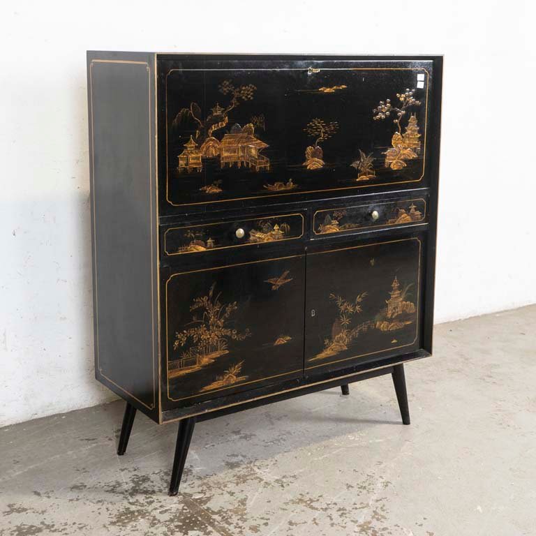Mueble Bar Americano Laqueado Negro con Diseños Orientales Dorados