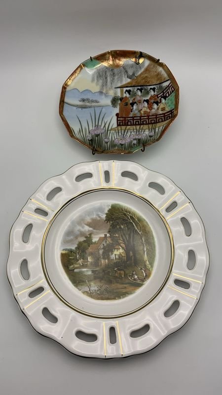 Dos platos decorativos de porcelana - imagen 1