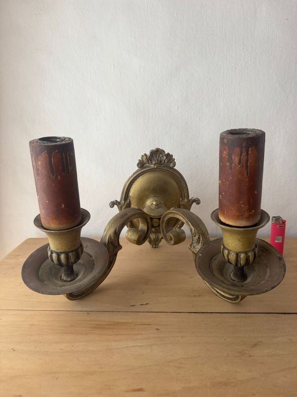 Farol de Bronce Macizo con Dos Velas Decorativas
