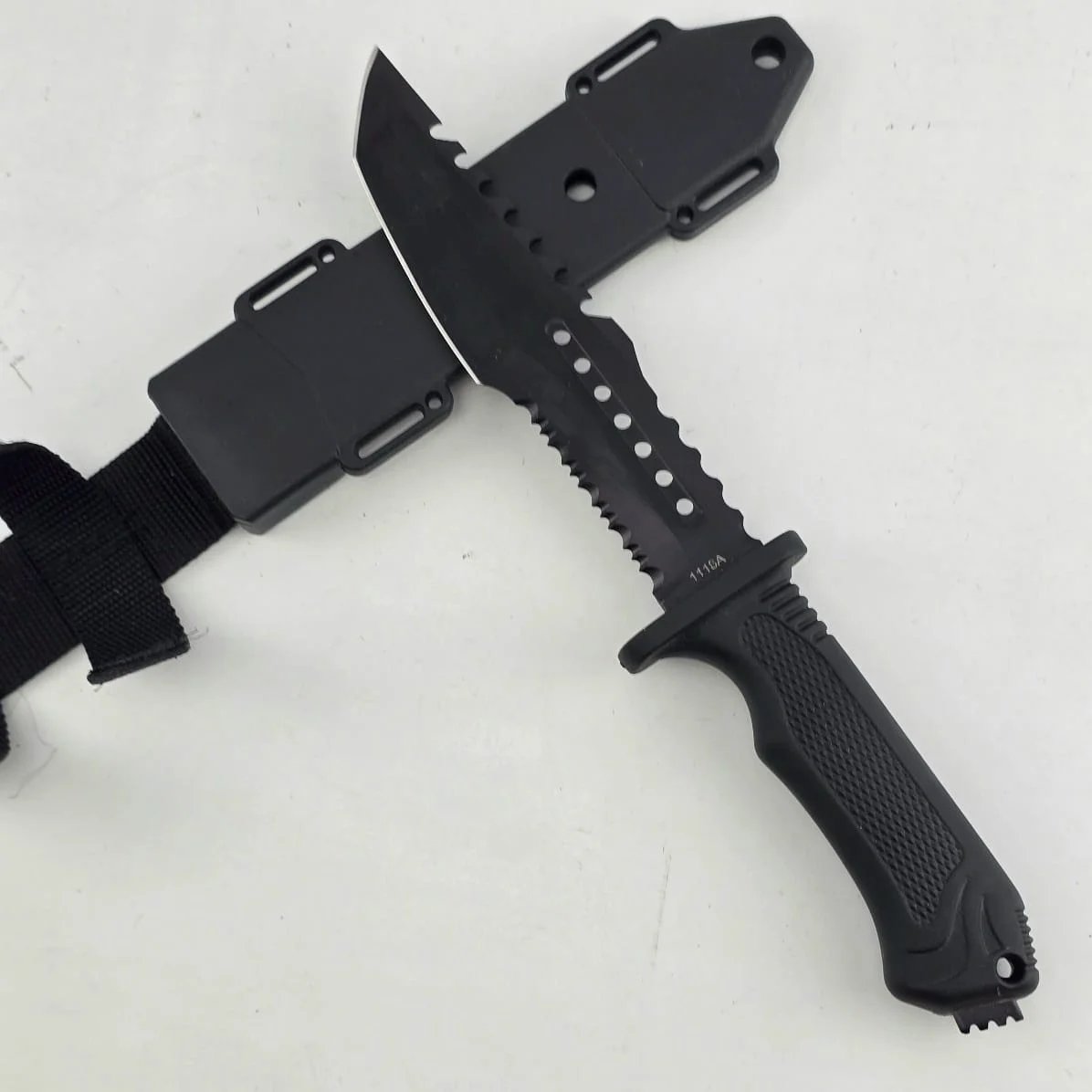Cuchillo Táctico Negro con Vaina y Medidas