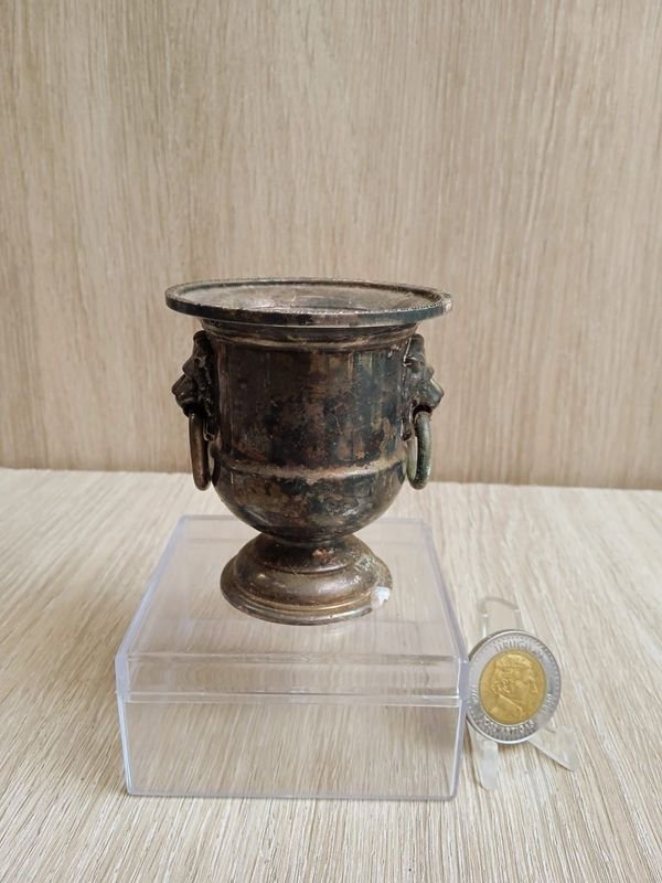 Lote anterior: Jarra o deposito con Fisionomía de Ánfora Bañando en Plata Sheffield England