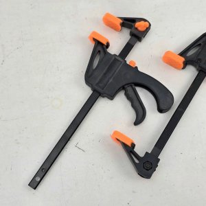 Set de 4 Sargentos y Prensas de Carpintería con Mordazas Naranjas - imagen 2