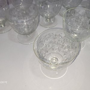 Juego de Cristalería Labrada con Borde Dorado: Jarra y Copas Variadas - imagen 3