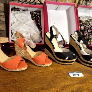 Lote de 6 Calzados: Sandalias Plataforma Mujer y Chatas Niña - imagen 3
