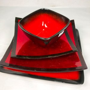 Set Vajilla Cuadrada Roja y Negra: 3 Platos y 1 Compotera - imagen 2