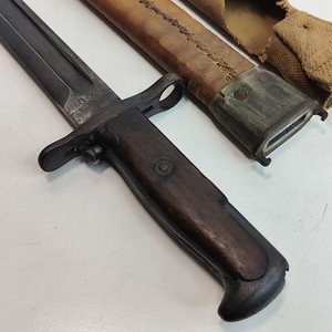 Bayoneta Springfield 1903 Americana con Vaina de Cuero y Madera - imagen 2