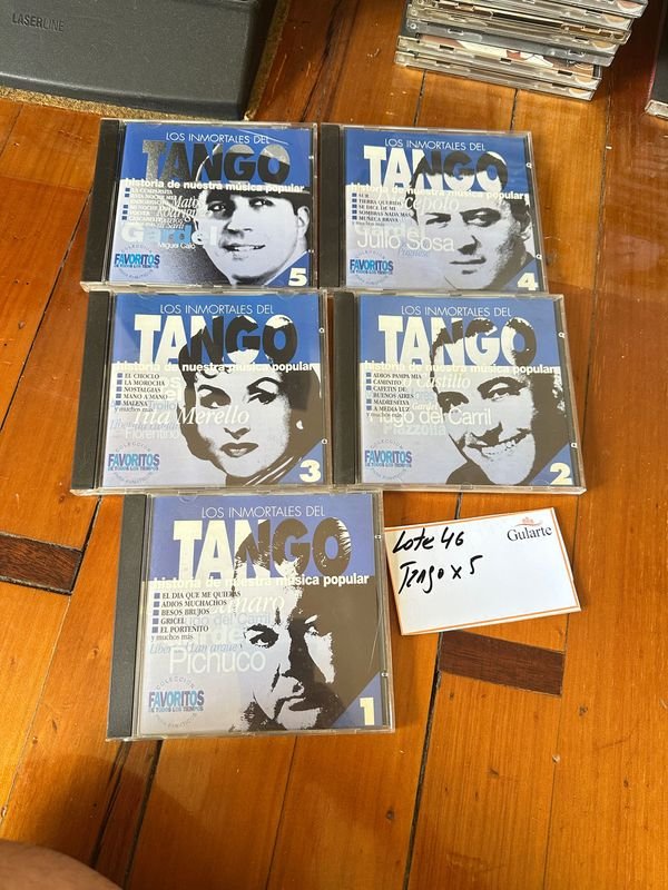 Lote siguiente: Colección de 5 CDs de Tango en Excelente Condición