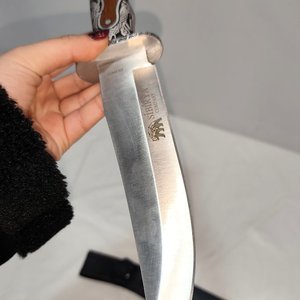 Cuchillo SIBIRYA COMPANY de Acero con Hoja Grabada y Empuñadura con Relieves, Incluye Funda - imagen 5