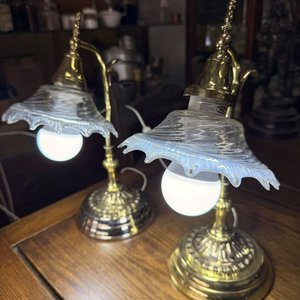 Par de Lámparas de Mesa Antiguas de Bronce con Tulipanes de Vidrio - imagen 6