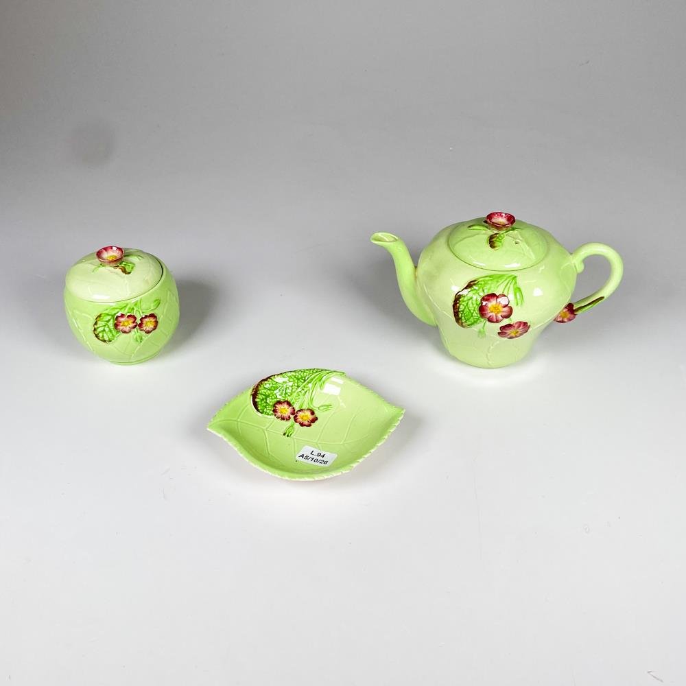 Tres piezas de loza inglesa Carlton Ware ,tetera, azucarero y despojador