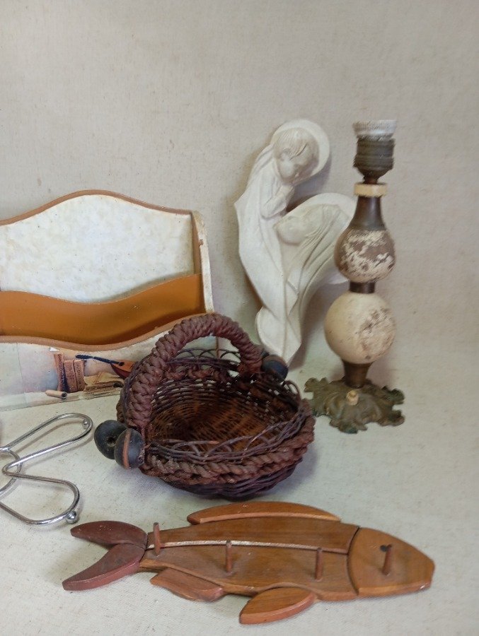 Pie de lampara en bronce y madera decorativa - imagen 4