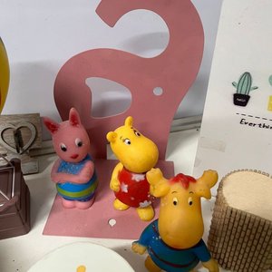 Lote Variado: Juguetes, Veladoras, Reloj, Tazas y Más - imagen 9