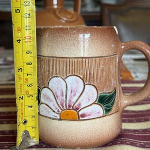 Lote de Artículos de Porcelana: Jarra, Taza, Florero, Candelero y Platos - imagen 15