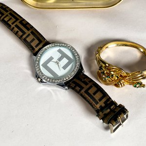 Lote anterior: Reloj de Pulsera y Brazalete con Reloj de Sobremesa Dorado